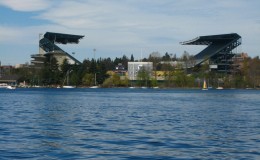 Husky_Stadium_Lake_Washington